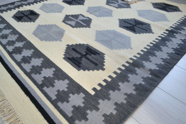 Kilim Rug Wool Indian 195cm x 145cm Kelim Cream Black Hand Woven Knotted 6.5ft x 5ft -Rug